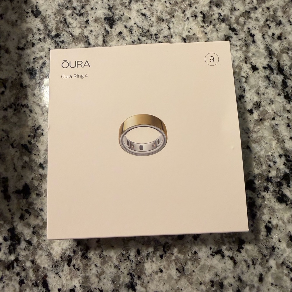Oura Ring 4 in Gold